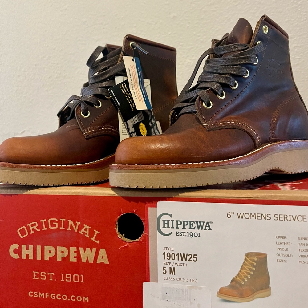 Chippewa Women’s 6” Service Boots SIZE 5
NEW